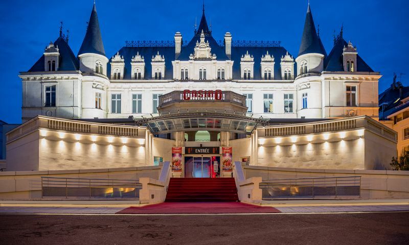 Casino-jeux-detente-location-saisonniere-Arcachon-vacances-villa-louer-maison-BassindArcachon-piscine-detente-famille-plage-port-huitres-pilat-prestige.jpg
