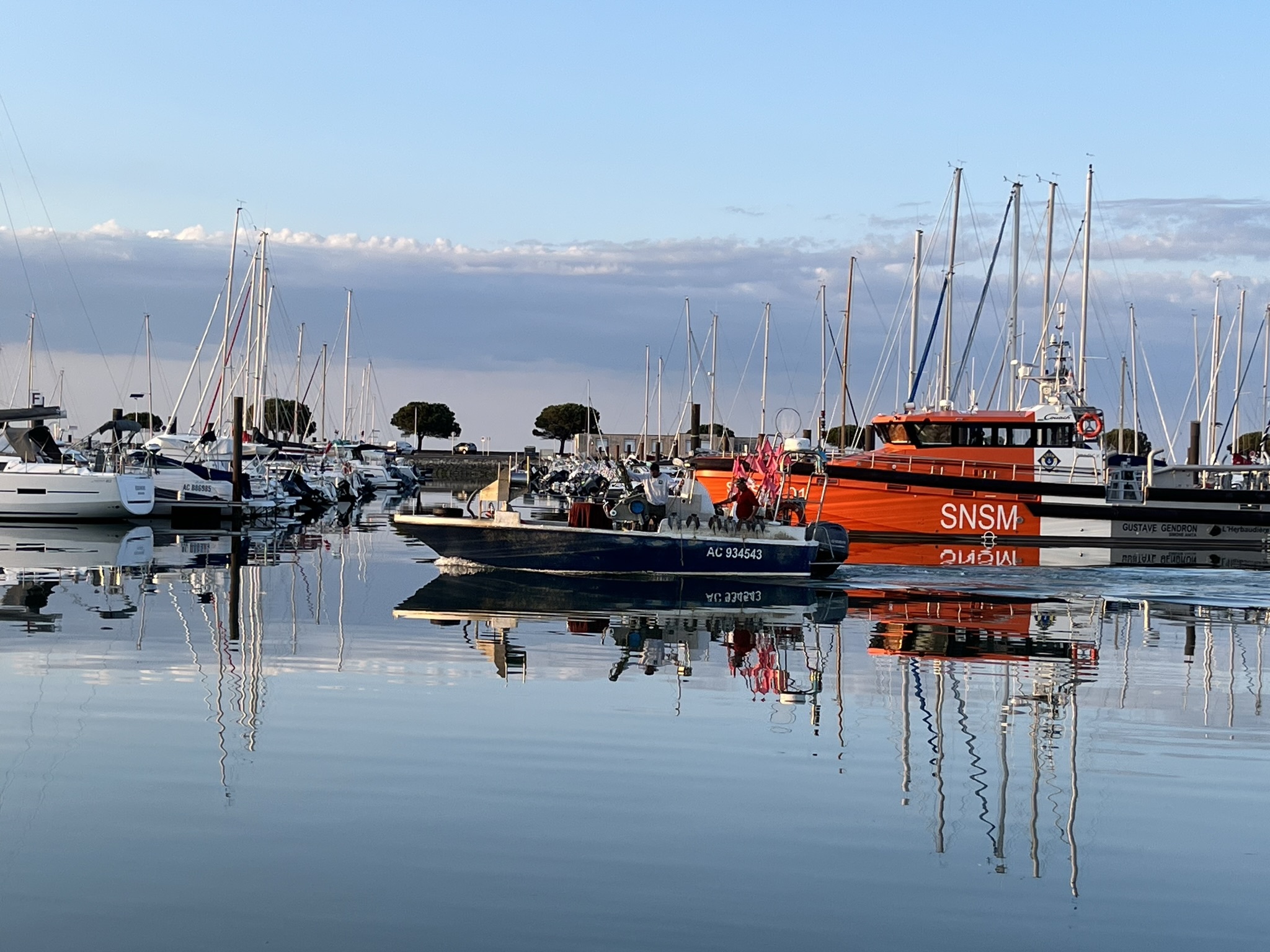 port-laiguillon-location-saisonniere-Arcachon-vacances-villa-louer-maison-BassindArcachon-piscine-detente-famille-plage-port-huitres-pyla-pilat-luxury-chambres-prestige-sejour-terrasse